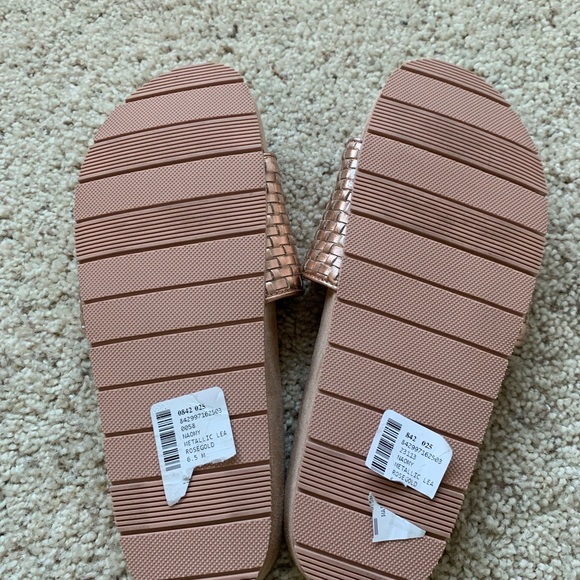 NWOT Women’s Saks Fifth Ave rose gold slides size 6.5 - Picture 4 of 6